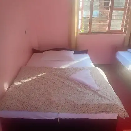 Traditional Ev, Göl Kenarı