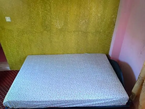 Traditional Ev, Göl Kenarı