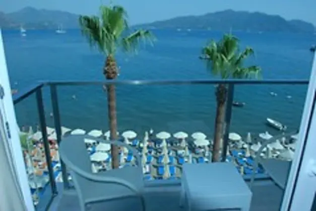 Deniz Manzaralı Oda Balkon