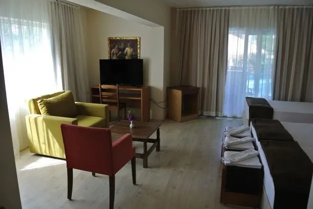 https://imagessl.etstur.com/files/images/hotelImages/TR/55772/l/Begonville-Hotel-Oda-89391.jpg