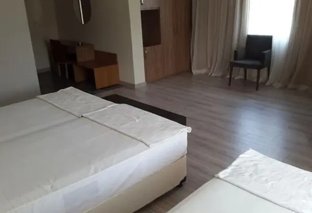 Çift Kişilik Yataklı 1 Çift Kişilik Yatak