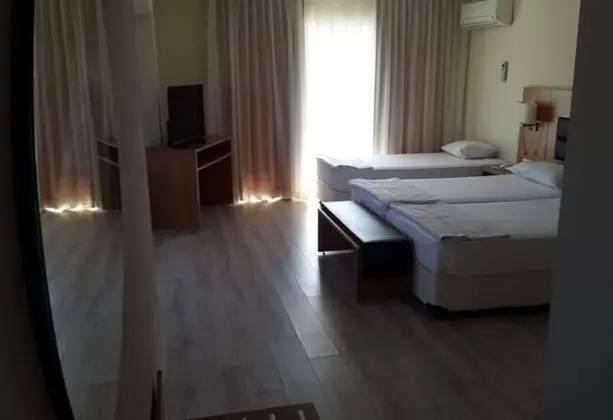 Çift Kişilik Yataklı 1 Çift Kişilik Yatak