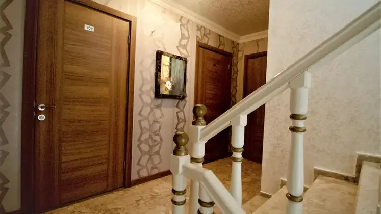 Çift Kişilik, Şehir Manzaralı