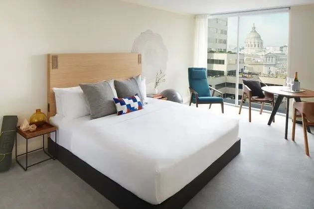 1 DBL Bed, Mobility and Hearing Impaired Access Room, Roll-In Shower, Non Smoking