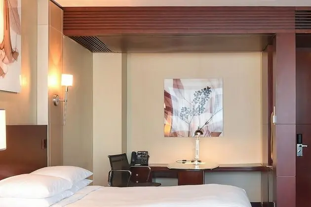 Oda, 2 Çift Kişilik Yatak, Şehir Manzaralı