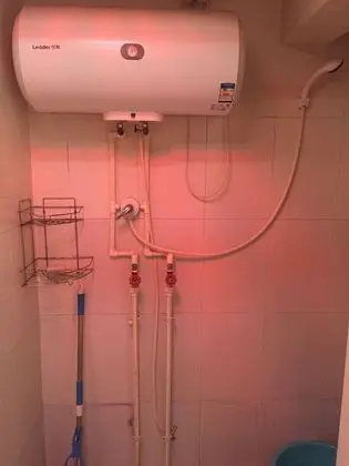 Tek Büyük Yataklı Oda, Ortak Banyo