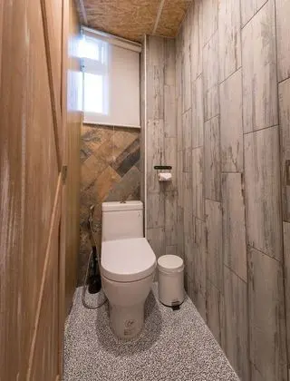 Ortak Ranzalı Oda, Karma Ranzalı Oda, Ortak Banyo (Multiple people shared dormitory)