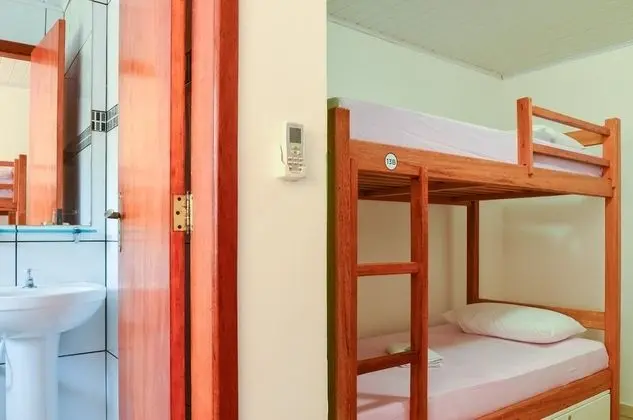 Quarto para 6 pessoas  compartilhado feminino