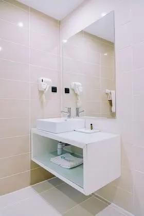Standard Tek Büyük Yataklı Oda, Havuz Manzaralı