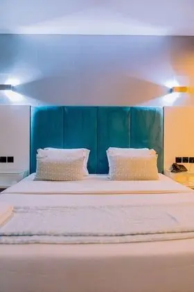 Standard Tek Büyük Yataklı Oda, Havuz Manzaralı