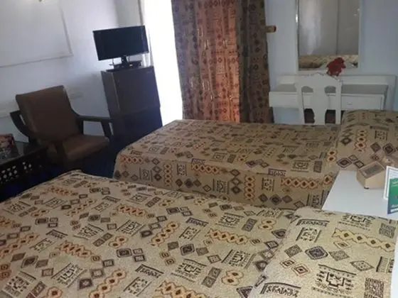 Basic Tek Büyük Yataklı Oda