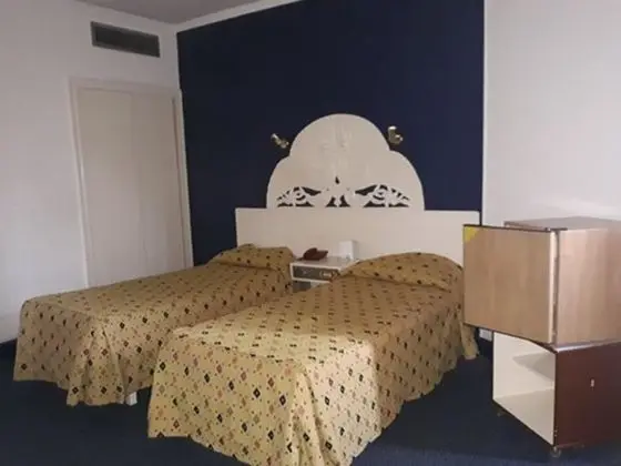 Basic Tek Büyük Yataklı Oda