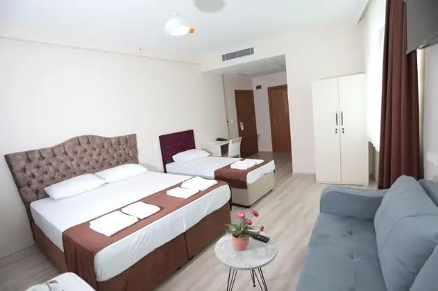 Aile Odası, Bahçe Manzaralı, Balkonlu
