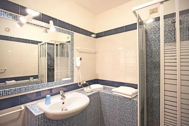 Standard Üç Kişilik Oda, Balkon, Şehir Manzaralı