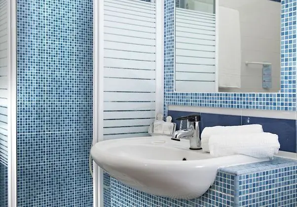 Standard Üç Kişilik Oda, Balkon, Şehir Manzaralı