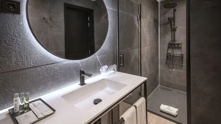 Comfort Tek Büyük veya İki Ayrı Yataklı Oda