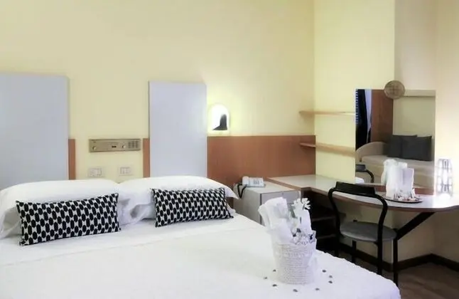 Classic Tek Büyük Yataklı Oda