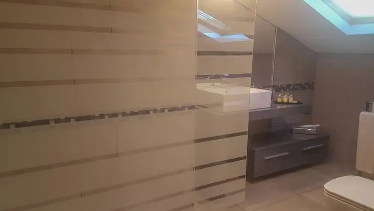 Club Tek Büyük Yataklı Oda, Sigara İçilmez (Louis Armstrong)