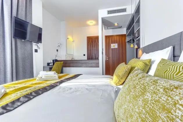 Deluxe Tek Büyük veya İki Ayrı Yataklı Oda