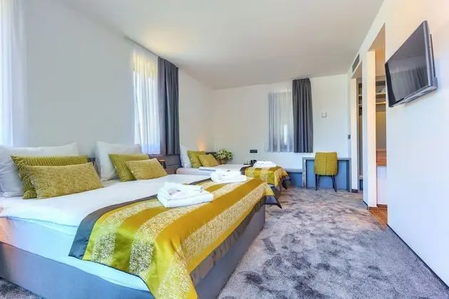 Deluxe Üç Kişilik Oda