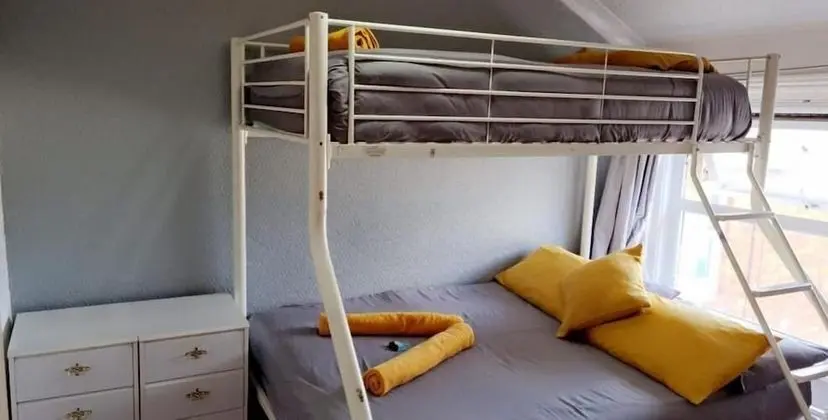 Deluxe family room for 5