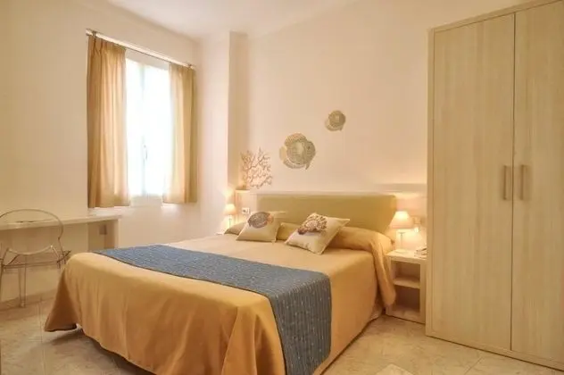 Tek Büyük veya İki Ayrı Yataklı Oda, Avlu Manzaralı