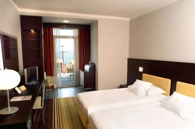 Superior Üç Kişilik Oda, Göl Manzaralı