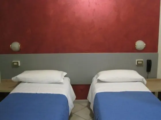 Oda, 2 Tek Kişilik Yatak