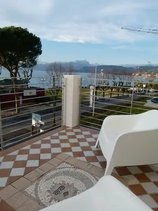 Superior Tek Büyük veya İki Ayrı Yataklı Oda, Balkon, Göl Manzaralı