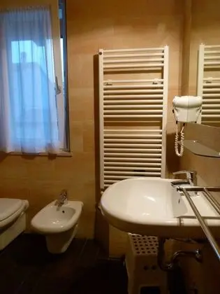 Superior Tek Büyük veya İki Ayrı Yataklı Oda, Balkon, Göl Manzaralı