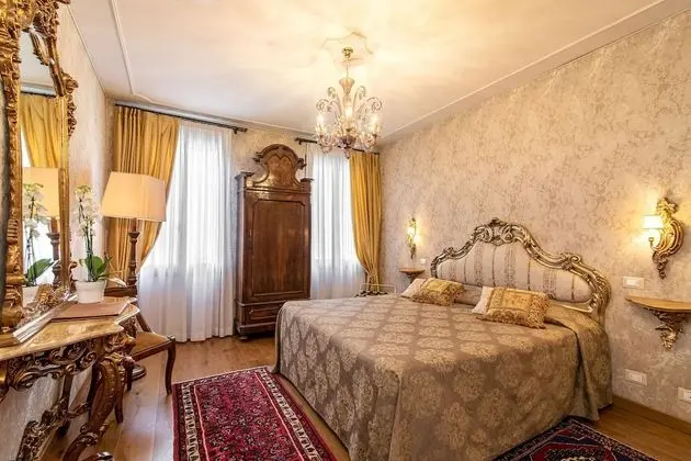 Superior Tek Büyük Yataklı Oda