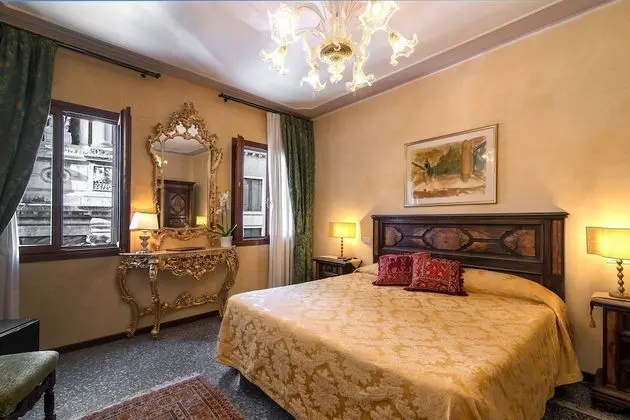 Superior Tek Büyük Yataklı Oda