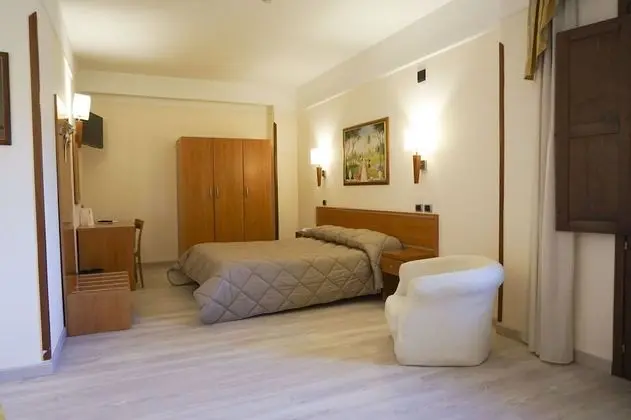 Standard Büyük Yataklı Tek Kişilik Oda