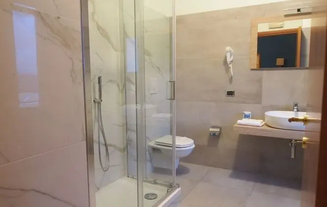 Standard Büyük Yataklı Tek Kişilik Oda