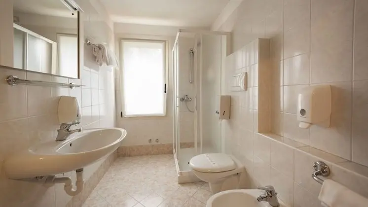 Standard Oda, Ek Bina (1st or 2nd floor - no elevator)