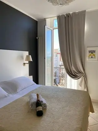 Tek Büyük veya İki Ayrı Yataklı Oda, Kısmi Deniz Manzaralı