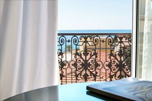 Tek Büyük veya İki Ayrı Yataklı Oda, Kısmi Deniz Manzaralı