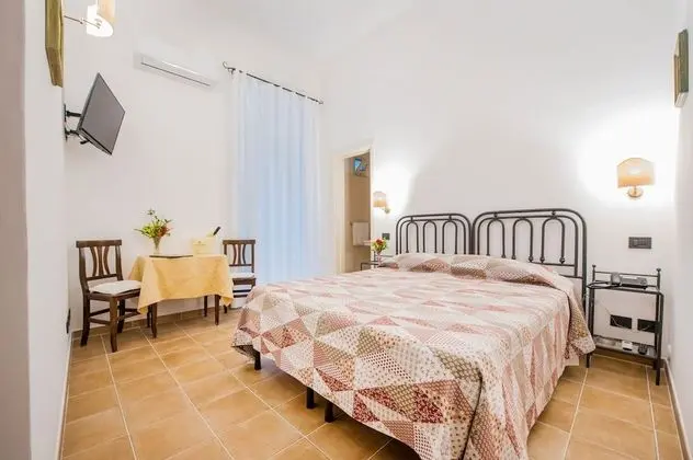 Economy Tek Büyük Yataklı Oda, Avlu Manzaralı