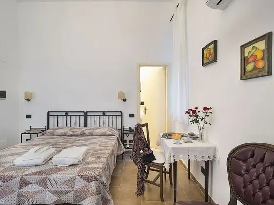 Economy Tek Büyük Yataklı Oda, Avlu Manzaralı