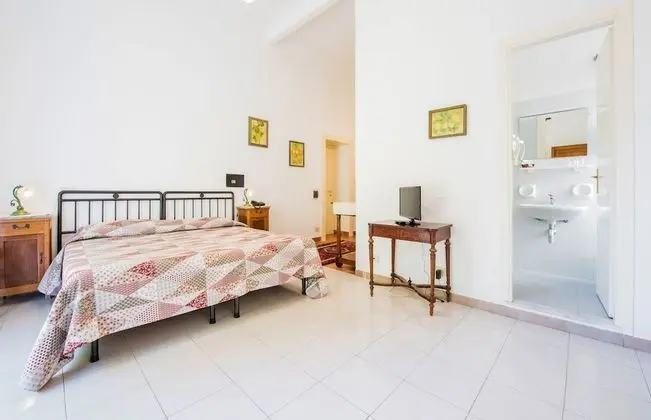 Economy Tek Büyük Yataklı Oda, Avlu Manzaralı