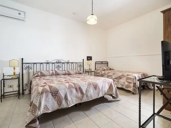 Economy Tek Büyük Yataklı Oda, Avlu Manzaralı