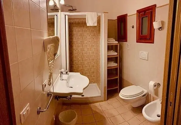 Üç Kişilik Oda