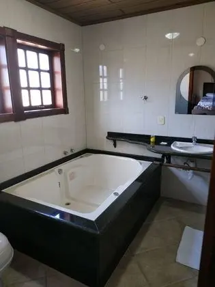 Premium İki Ayrı Yataklı Oda, 1 Büyük (Queen) Boy Yatak, Jakuzi, Tepe Manzaralı