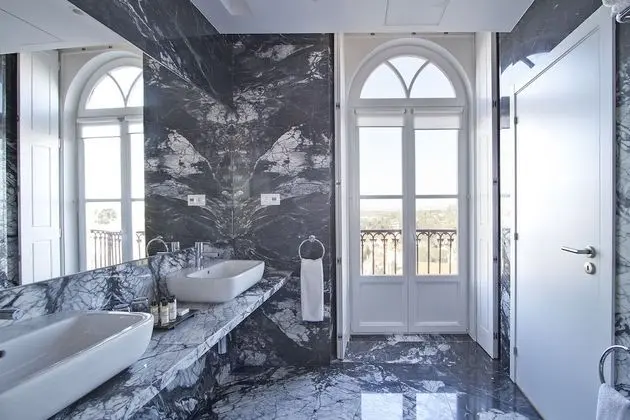 Exclusive Tek Büyük Yataklı Oda