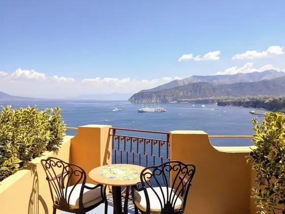Deluxe Tek Büyük Yataklı Oda, Balkon, Deniz Manzaralı