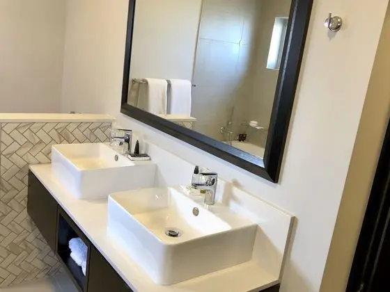 Deluxe King 2 Sleeper Bath & Shower