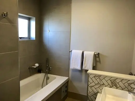 Deluxe King 2 Sleeper Bath & Shower