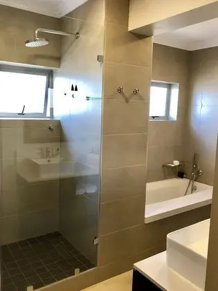 Deluxe King 2 Sleeper Bath & Shower