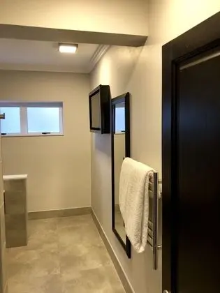 Deluxe King Side View 2 Sleeper Shower