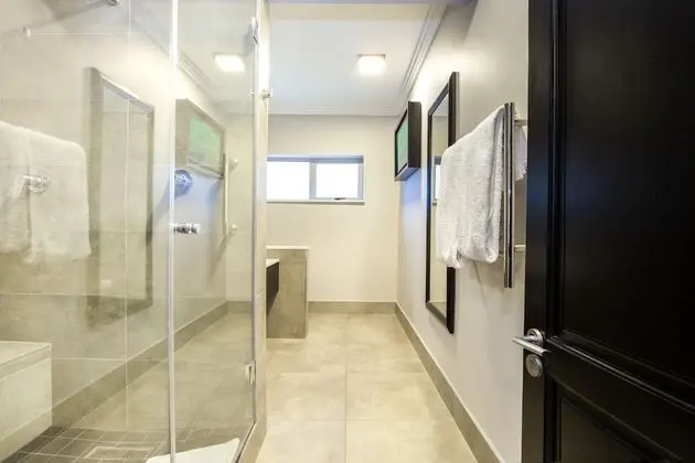Deluxe King Side View 2 Sleeper Shower